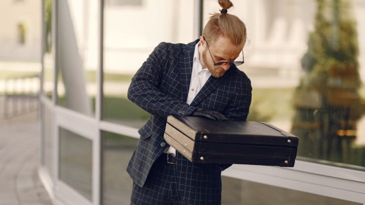 公事包：職場必備的專業象徵